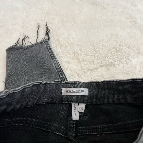 Good American good curve faded black raw hem Jean - Picture 3 of 6